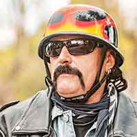 moustache fer à cheval homme style biker
